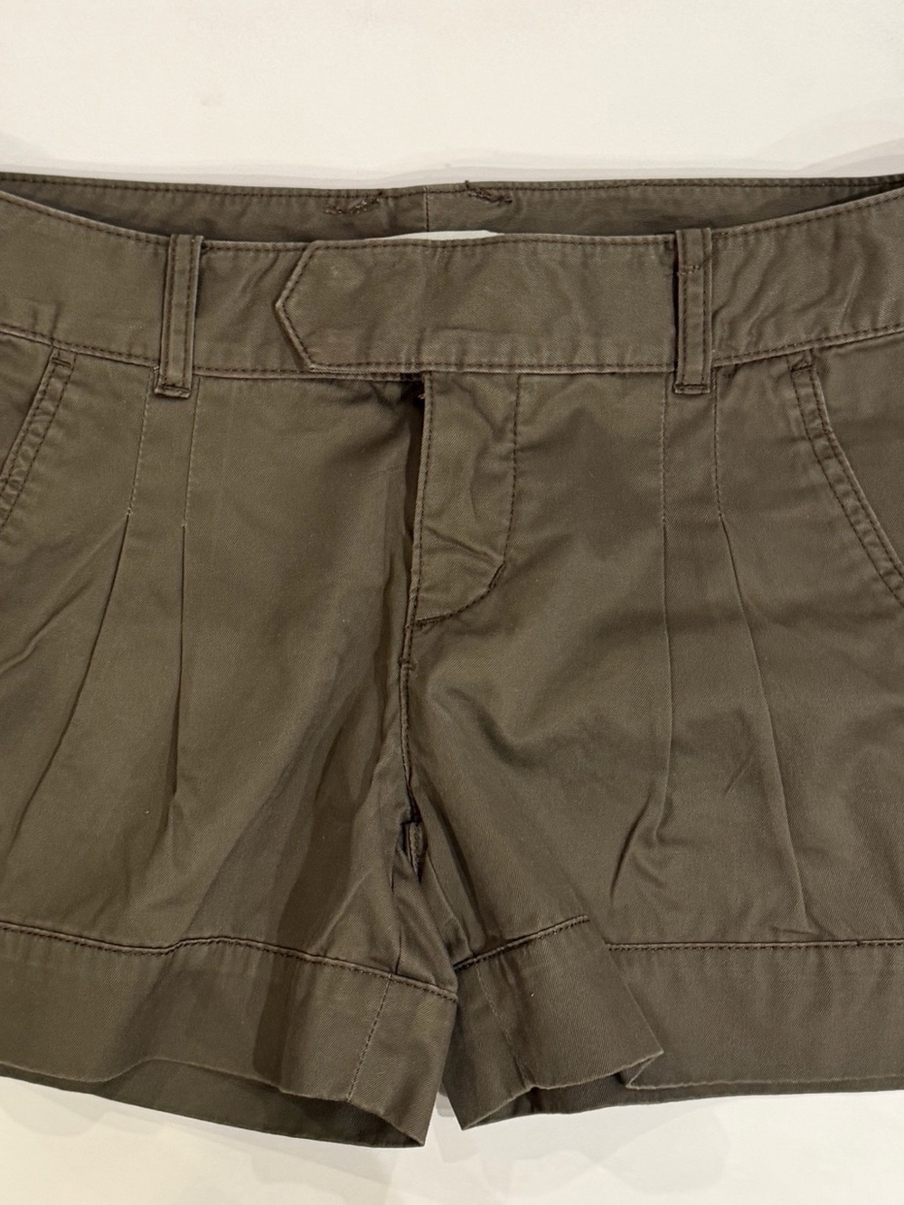 NWT Express Tailored Cuffed Shorts Size 6 Brown Olive Button Detail